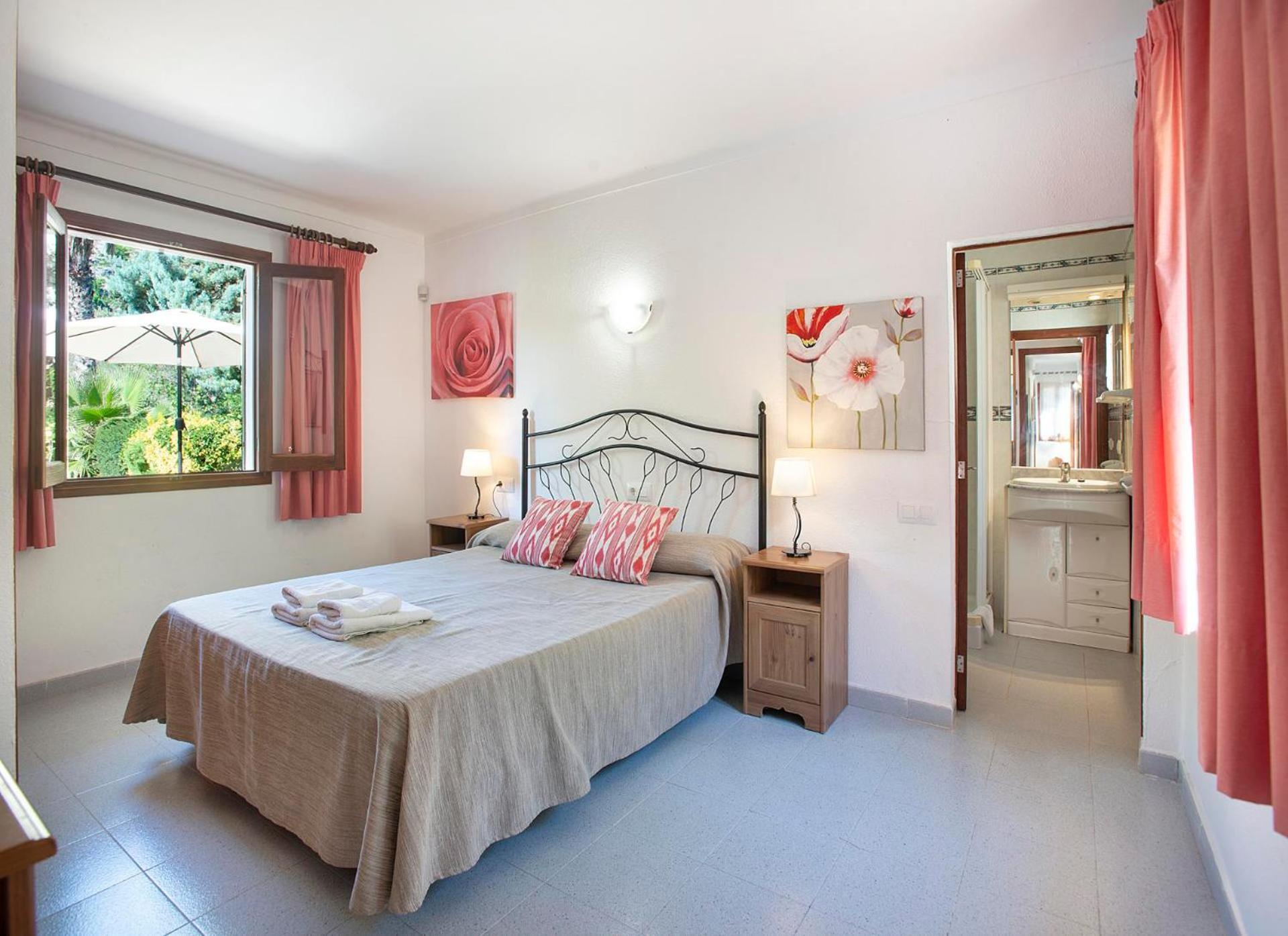 Pina By Vintage Travel Pollença