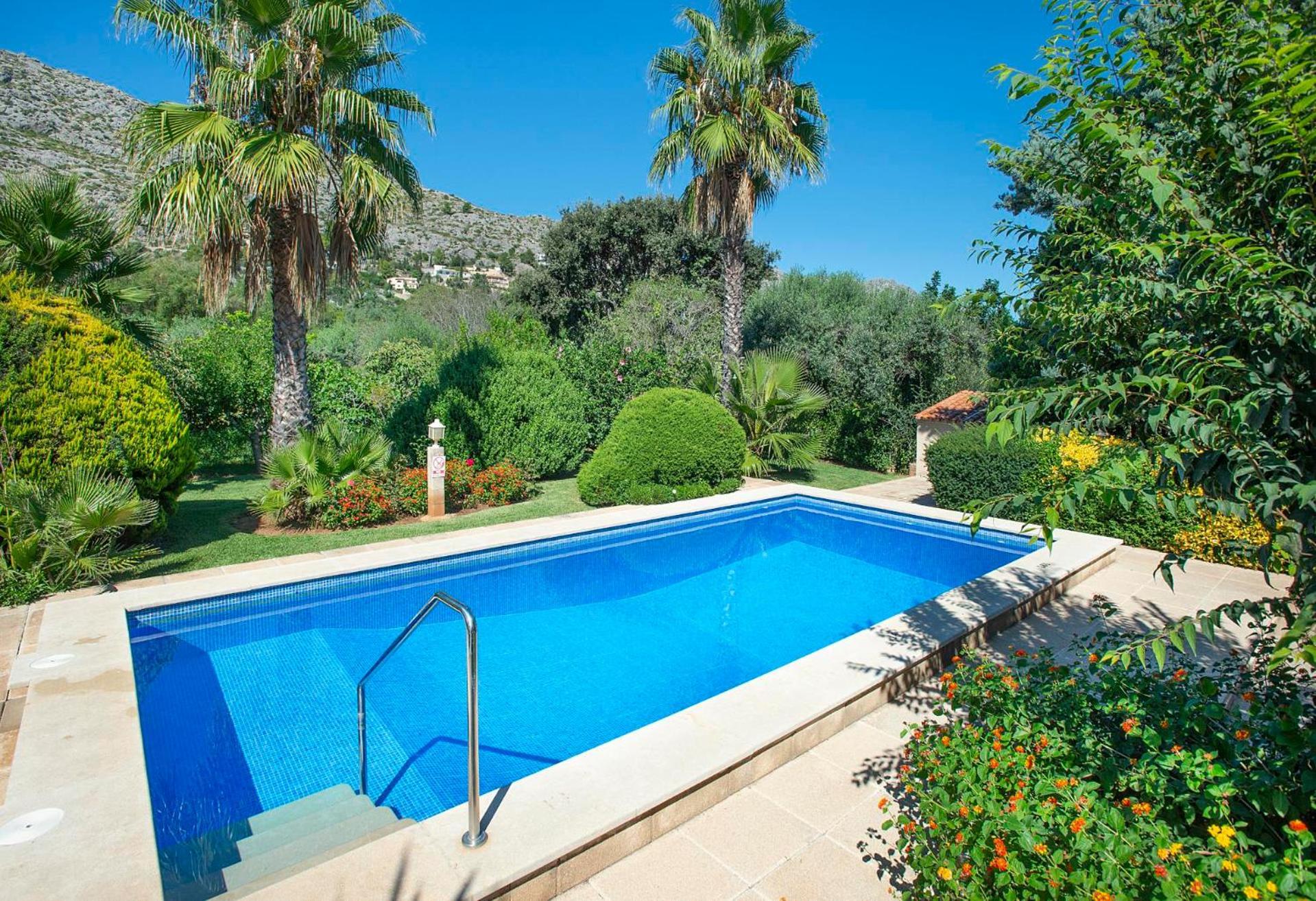 Pina By Vintage Travel Pollença